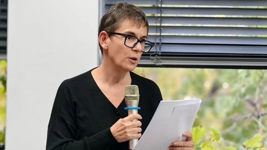 UHC-HEI Coordinator Marie-Noël Tournoux presenting the work report Copyright © WHITR-AP Shanghai